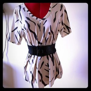 Lularoe Iris T-shirt Black & White Small Tunic